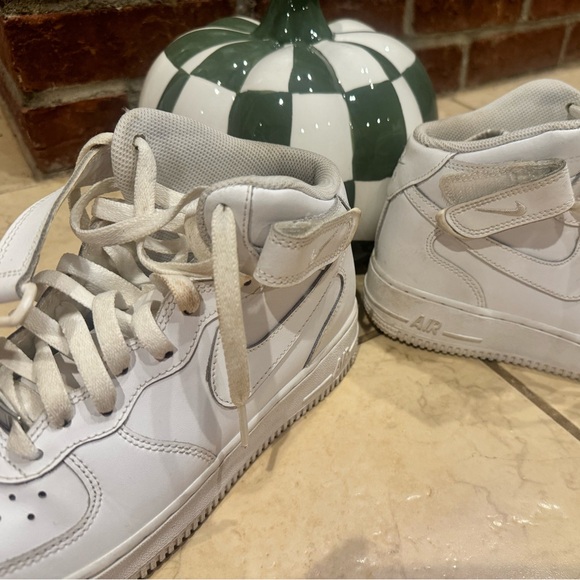 Nike Air Force - Picture 1 of 4